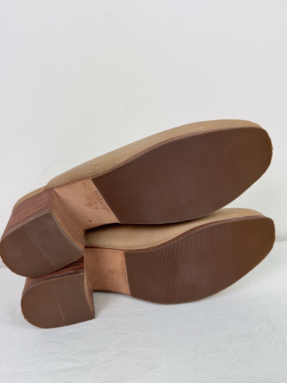 Nisolo All-Day Heeled Mule - Picture 6 of 11